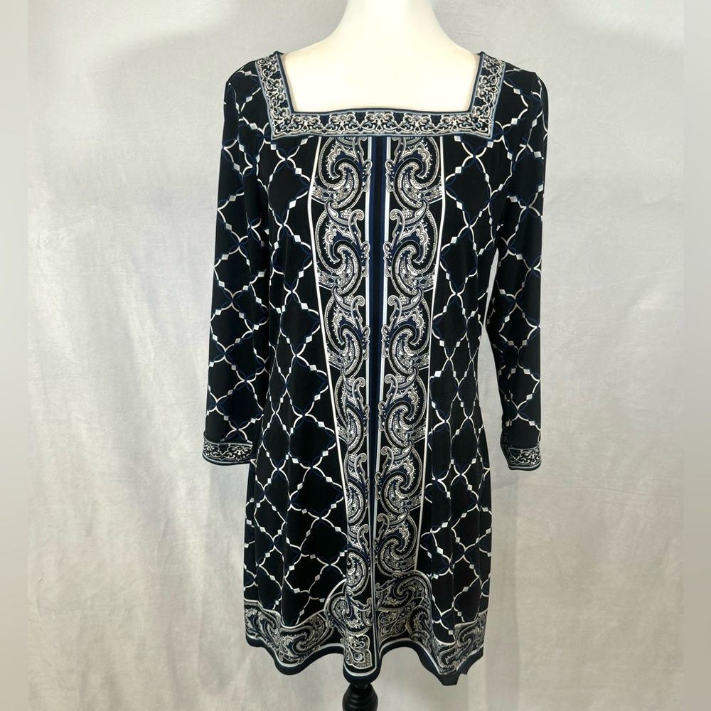 White House Black Market beautiful black blue and white print dress size medium